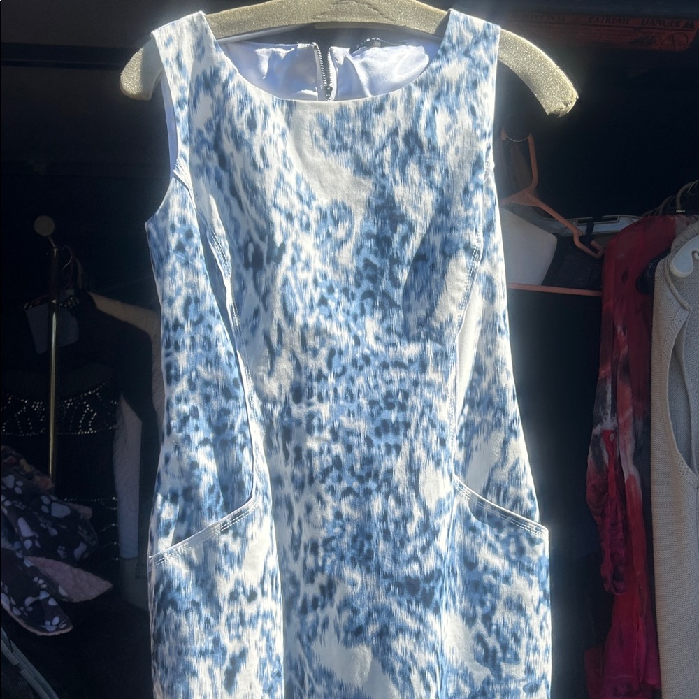 Gorgeous blue and white  Ellie tahari Dress. Sz2 euc